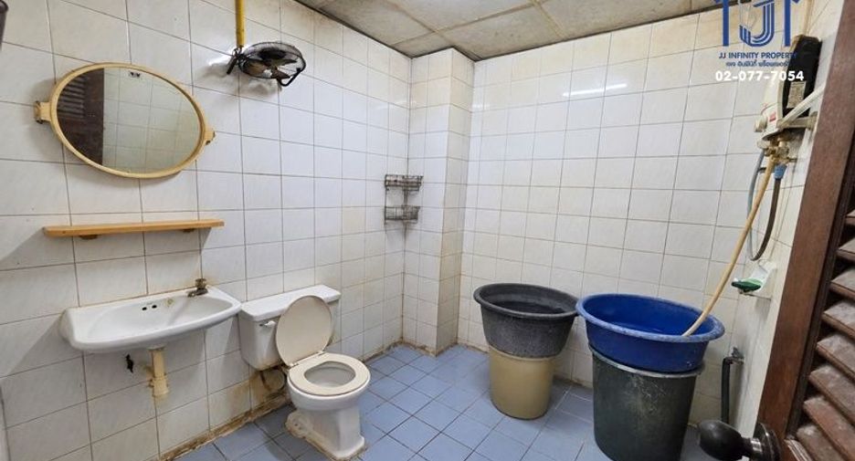 Casa adosada en venta de 4 habitaciones en Bang Sue, Bangkok
