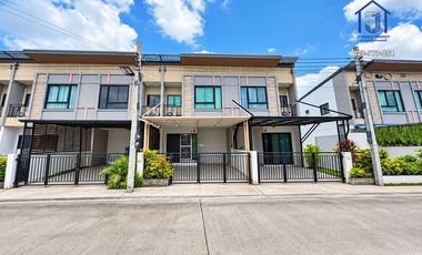 À vendre 2 chambres maison de ville à Mueang Samut Prakan, Samut Prakan