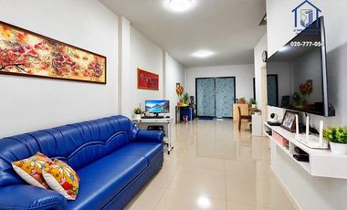 À vendre 2 chambres maison de ville à Mueang Samut Prakan, Samut Prakan