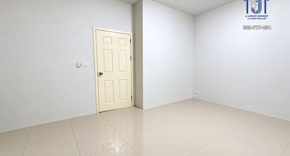 À vendre 2 chambres maison de ville à Mueang Samut Prakan, Samut Prakan