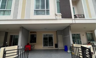 For rent 3 bedrooms townhouse in Saraphi, Chiang Mai
