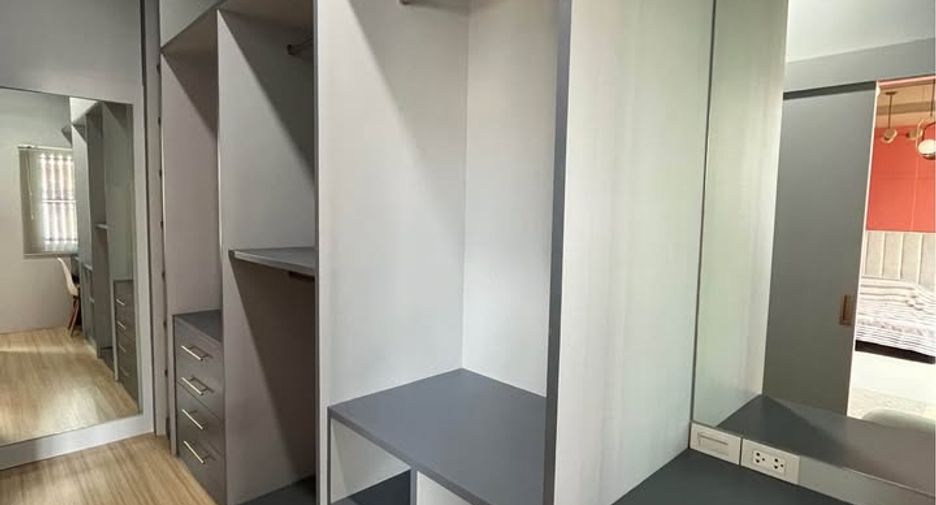 For rent 3 bedrooms townhouse in Saraphi, Chiang Mai