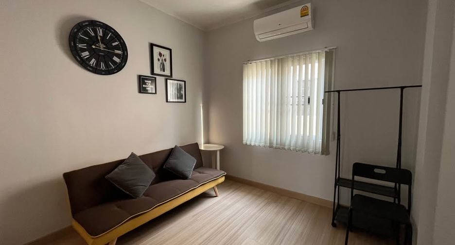 For rent 3 bedrooms townhouse in Saraphi, Chiang Mai