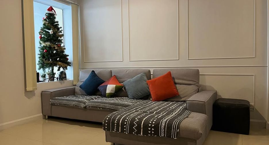 For rent 3 bedrooms townhouse in Saraphi, Chiang Mai