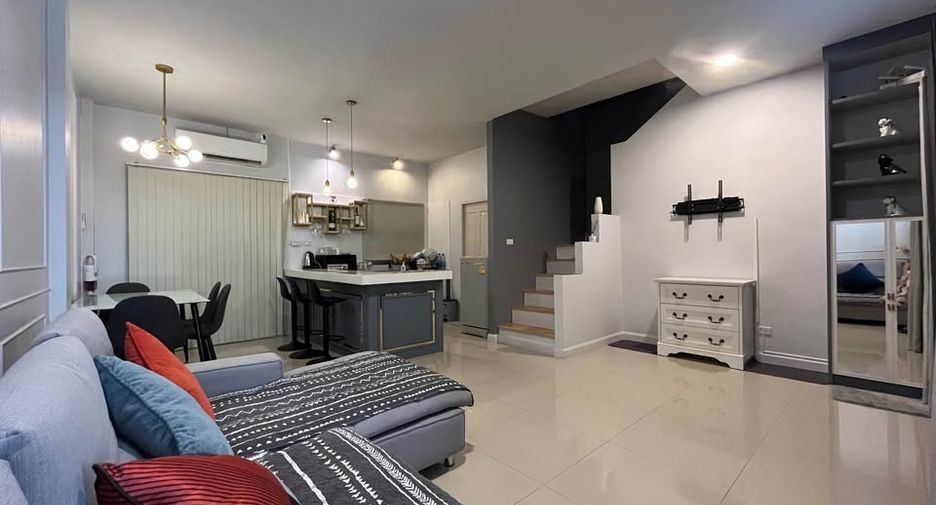 For rent 3 bedrooms townhouse in Saraphi, Chiang Mai