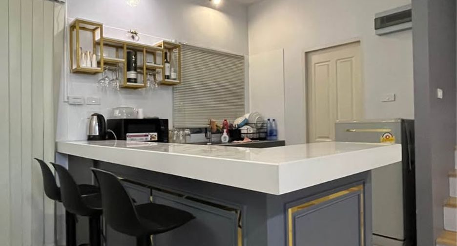 For rent 3 bedrooms townhouse in Saraphi, Chiang Mai