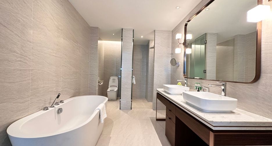 À louer 2 chambres appartement avec services à Khlong Toei, Bangkok