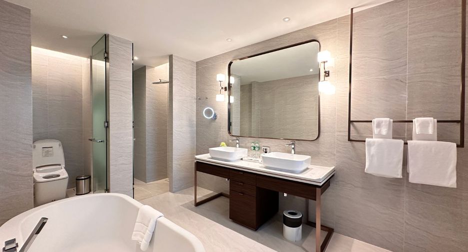 À louer 2 chambres appartement avec services à Khlong Toei, Bangkok