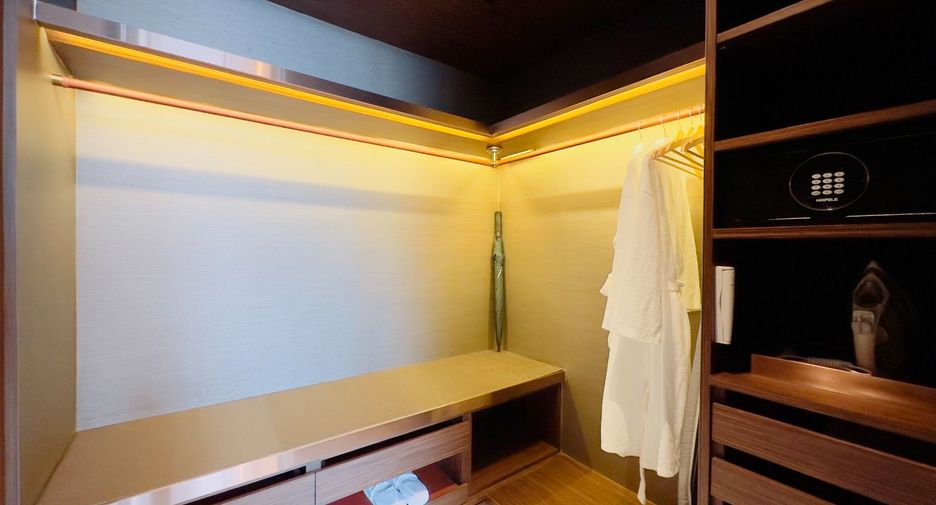 À louer 2 chambres appartement avec services à Khlong Toei, Bangkok