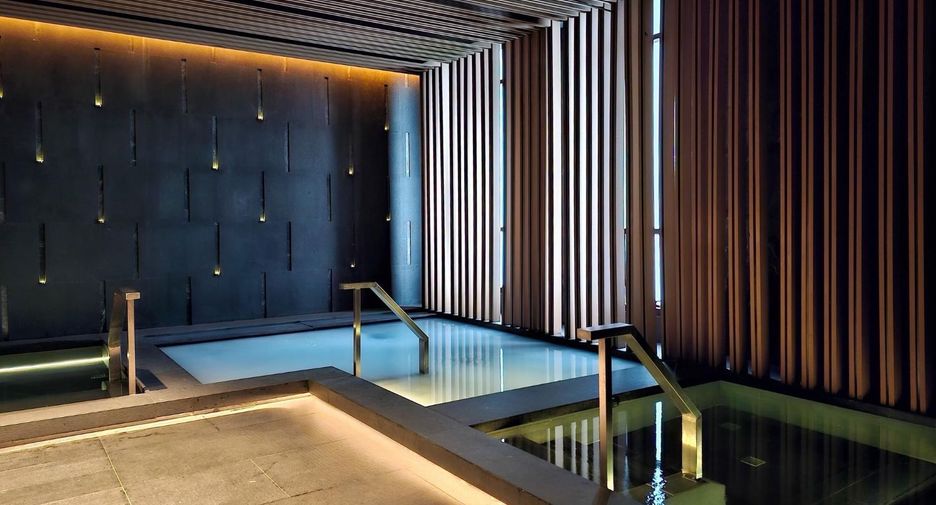 À louer 2 chambres appartement avec services à Khlong Toei, Bangkok