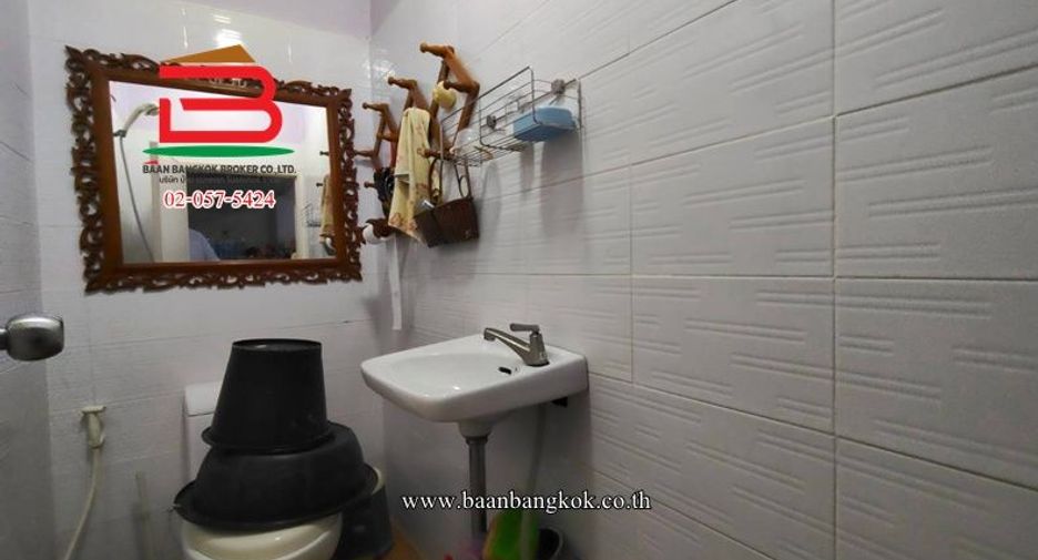 出售 2 卧室 联排别墅 在 Min Buri, 曼谷