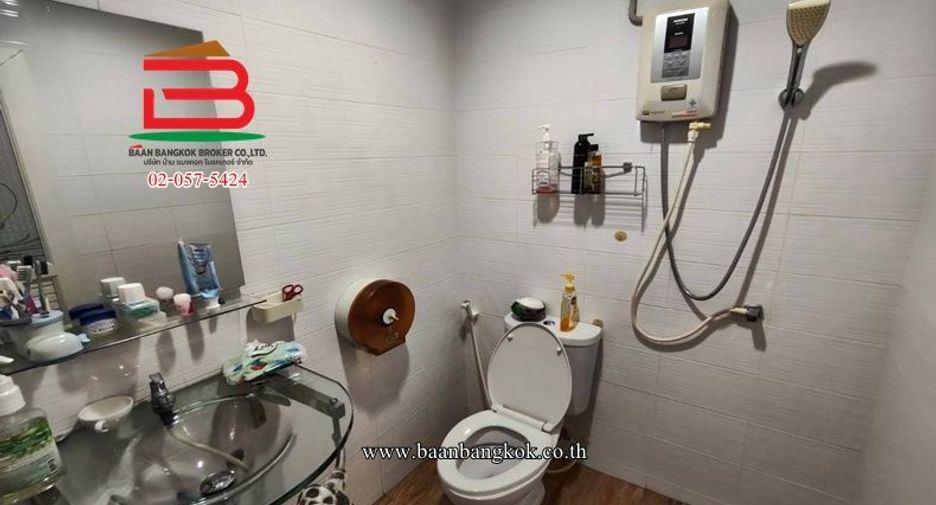 出售 2 卧室 联排别墅 在 Min Buri, 曼谷