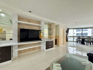 À louer et à vendre 3 chambres condo à Khlong Toei, Bangkok