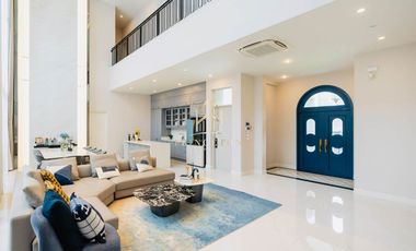Casa en alquiler y en venta de 4 habitaciones en Bang Kapi, Bangkok