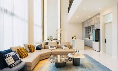Casa en alquiler y en venta de 4 habitaciones en Bang Kapi, Bangkok