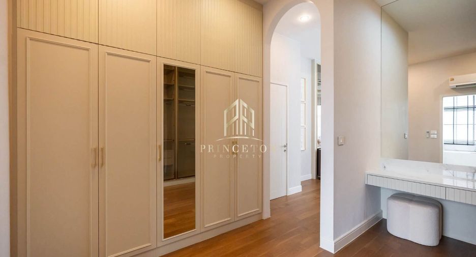 Casa en alquiler y en venta de 4 habitaciones en Bang Kapi, Bangkok