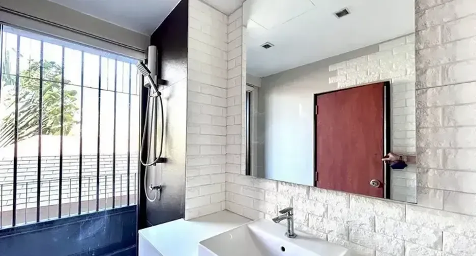 Casa en alquiler de 4 habitaciones en Watthana, Bangkok