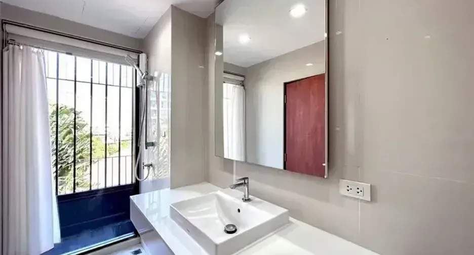 Casa en alquiler de 4 habitaciones en Watthana, Bangkok