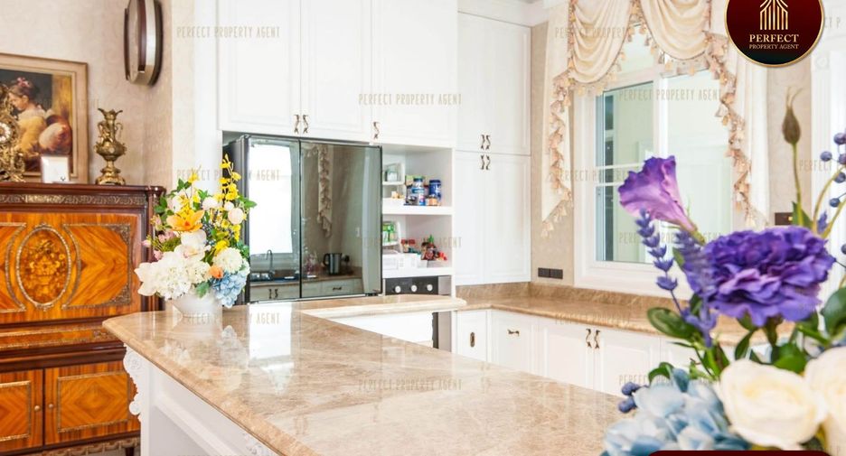 For sale 5 bedrooms house in Din Daeng, Bangkok