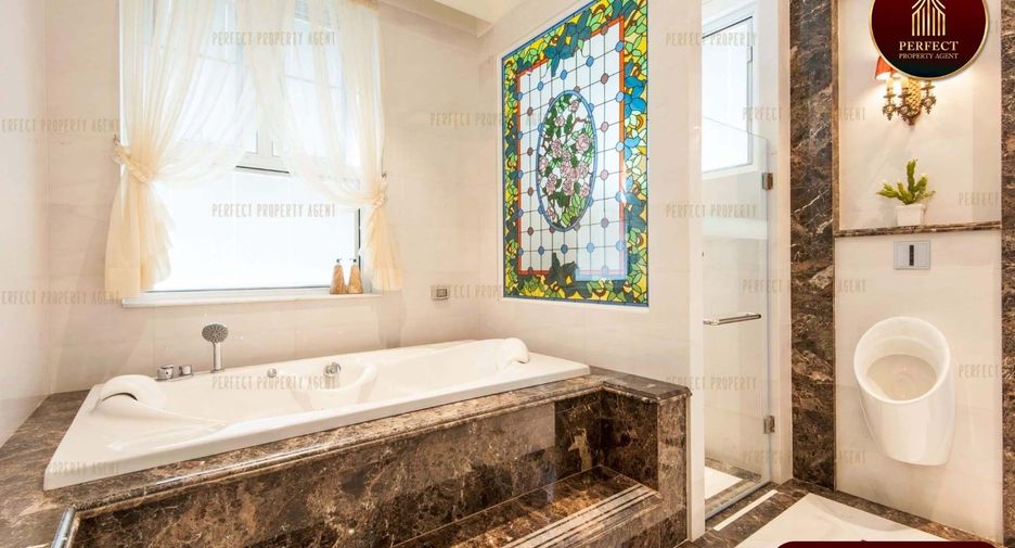 For sale 5 bedrooms house in Din Daeng, Bangkok