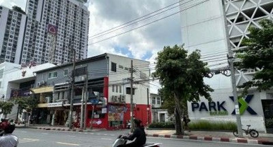 Gewerbefläche zur Miete mit 2 Zimmer in Watthana, Bangkok