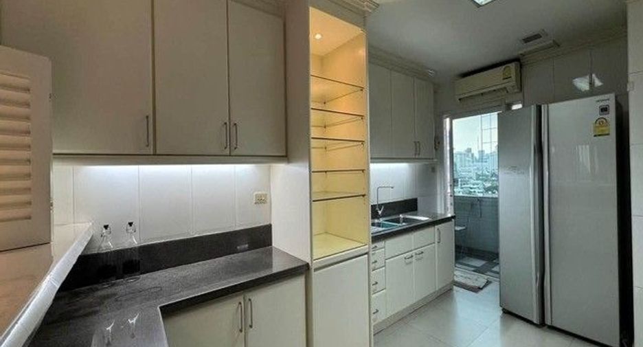 À louer 3 chambres condo à Watthana, Bangkok