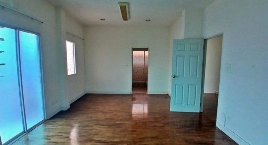 Haus zum Kauf mit 1 Zimmer in Khlong Sam Wa, Bangkok