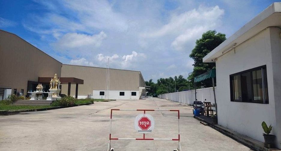 Almacén en alquiler de 2 habitaciones en Ban Bueng, Chonburi