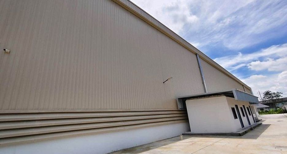 Almacén en alquiler de 2 habitaciones en Ban Bueng, Chonburi