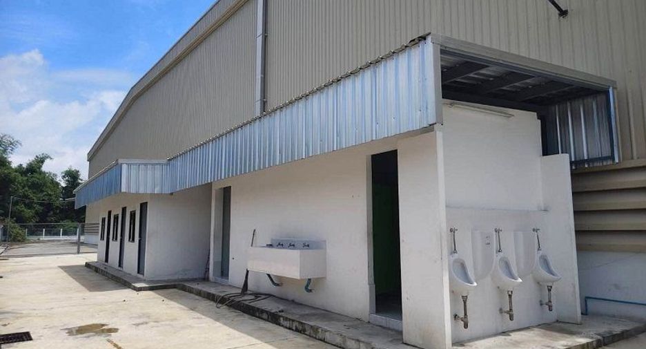 Almacén en alquiler de 2 habitaciones en Ban Bueng, Chonburi