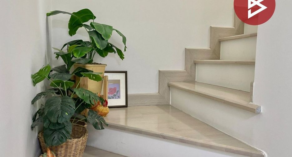 Reihenhaus zum Kauf mit 3 Zimmer in Phutthamonthon, Nakhon Pathom