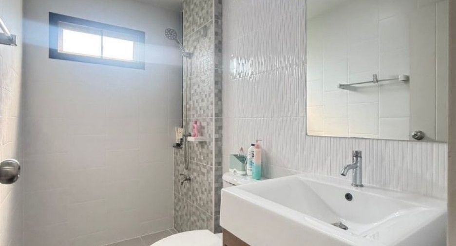 Reihenhaus zum Kauf mit 3 Zimmer in Phutthamonthon, Nakhon Pathom
