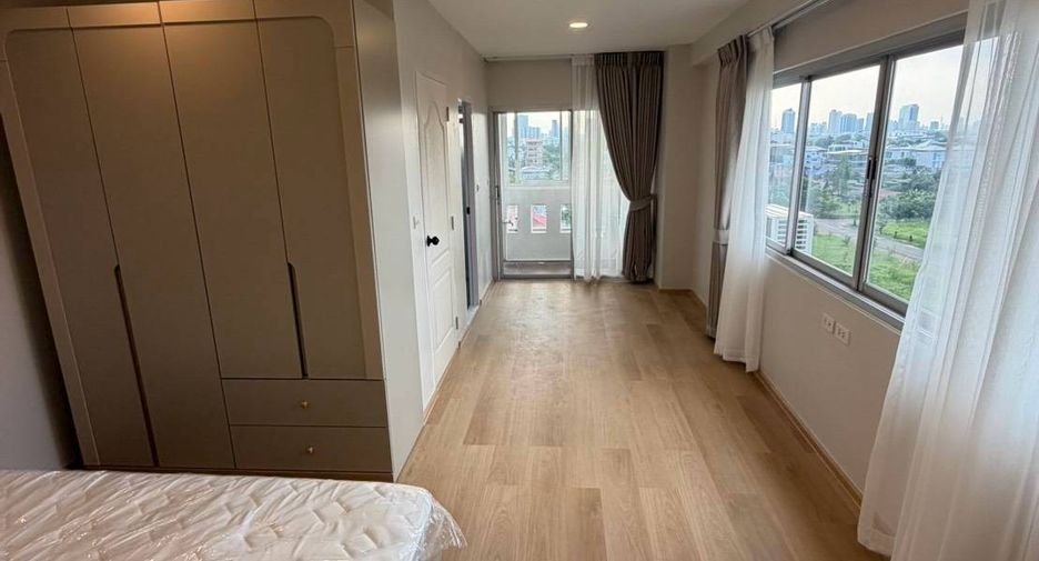 For sale 1 bed condo in Wang Thonglang, Bangkok