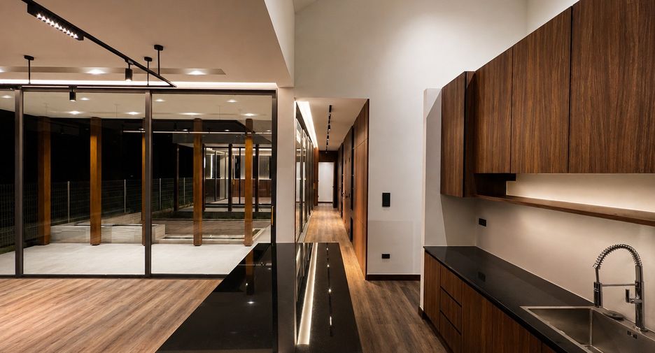 Villa en venta de 3 habitaciones en San Kamphaeng, Chiang Mai