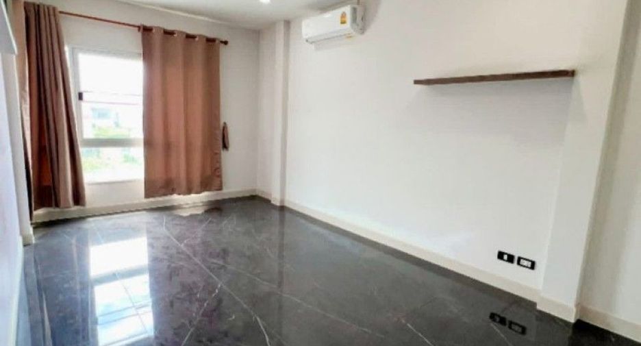 出售 3 卧室 联排别墅 在 Lam Luk Ka, Pathum Thani