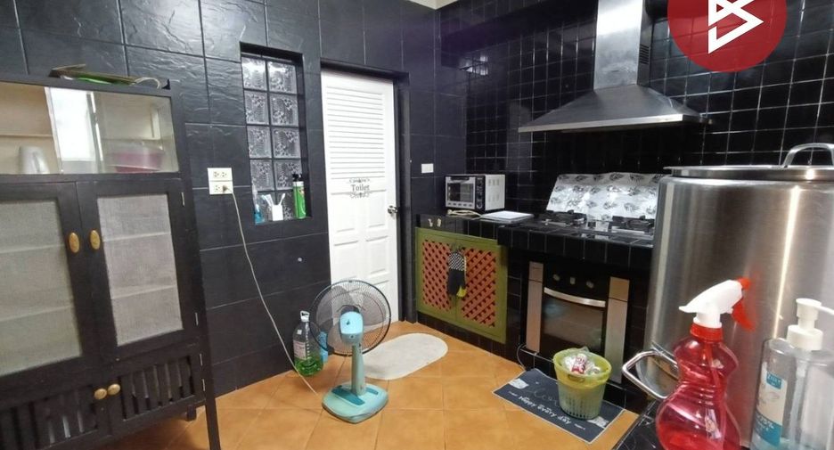 Casa adosada en venta de 2 habitaciones en Thung Khru, Bangkok