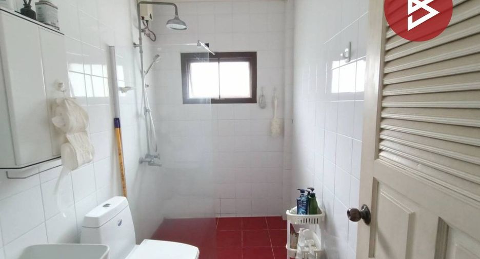 Casa adosada en venta de 2 habitaciones en Thung Khru, Bangkok