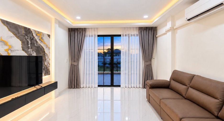 À louer 3 chambres maison de ville à Bang Lamung, Chonburi