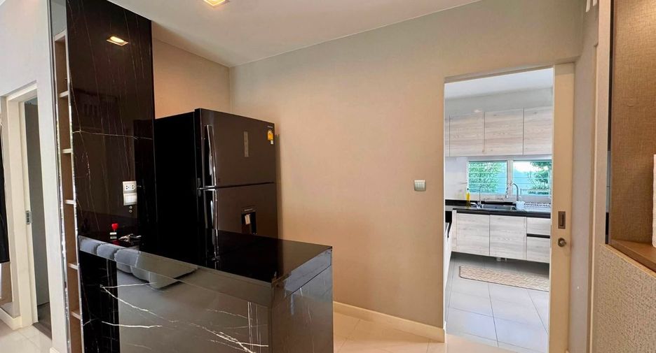 For rent 4 bedrooms house in Mueang Chiang Mai, Chiang Mai