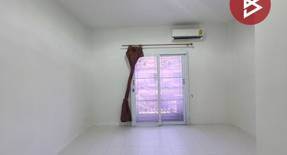 出售 2 卧室 联排别墅 在 Phan Thong, Chon Buri
