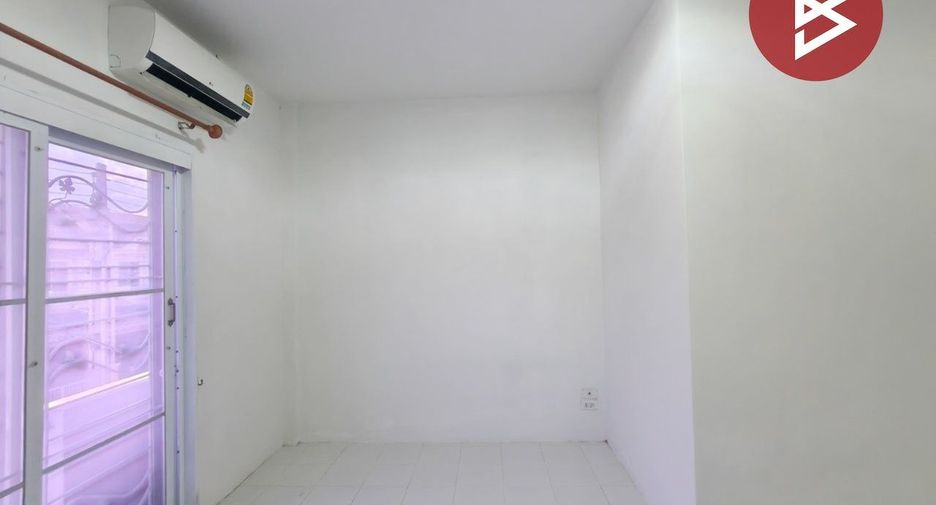 出售 2 卧室 联排别墅 在 Phan Thong, Chon Buri