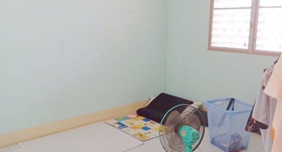 Casa adosada en venta de 3 habitaciones en Mueang Nakhon Pathom, Nakhon Pathom