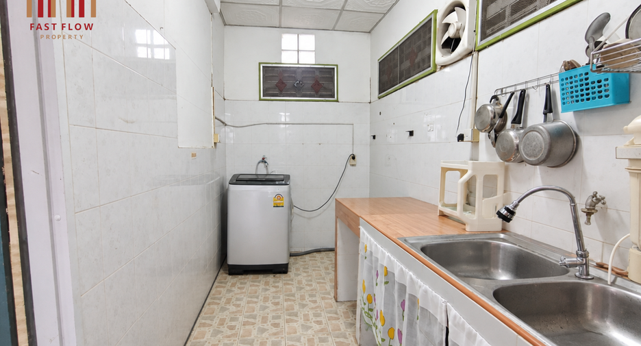 À vendre 4 chambres maison de ville à Nong Chok, Bangkok