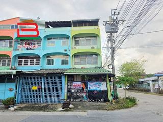 Local comercial en venta de 4 habitaciones en Thawi Watthana, Bangkok