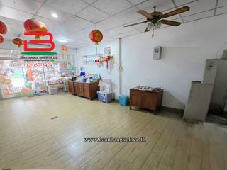 Local comercial en venta de 4 habitaciones en Thawi Watthana, Bangkok