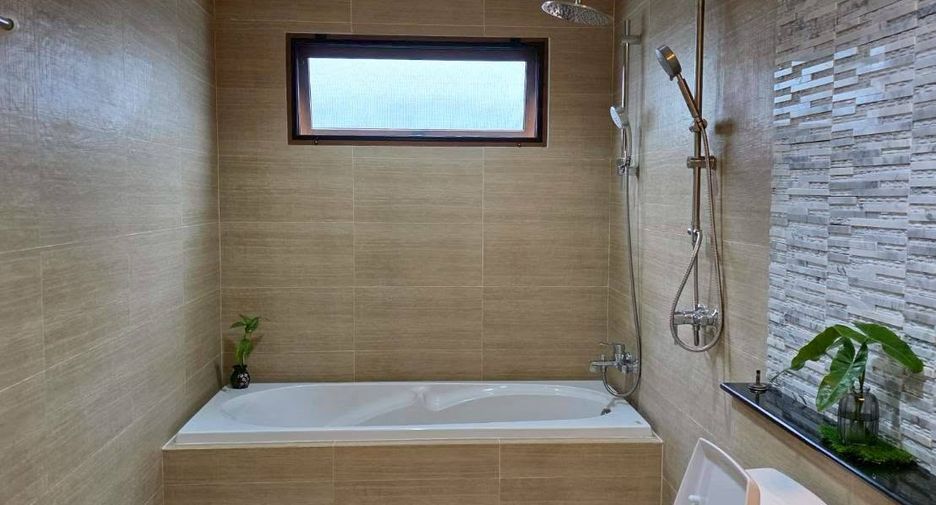 À louer 4 chambres villa à Huay Yai, Pattaya