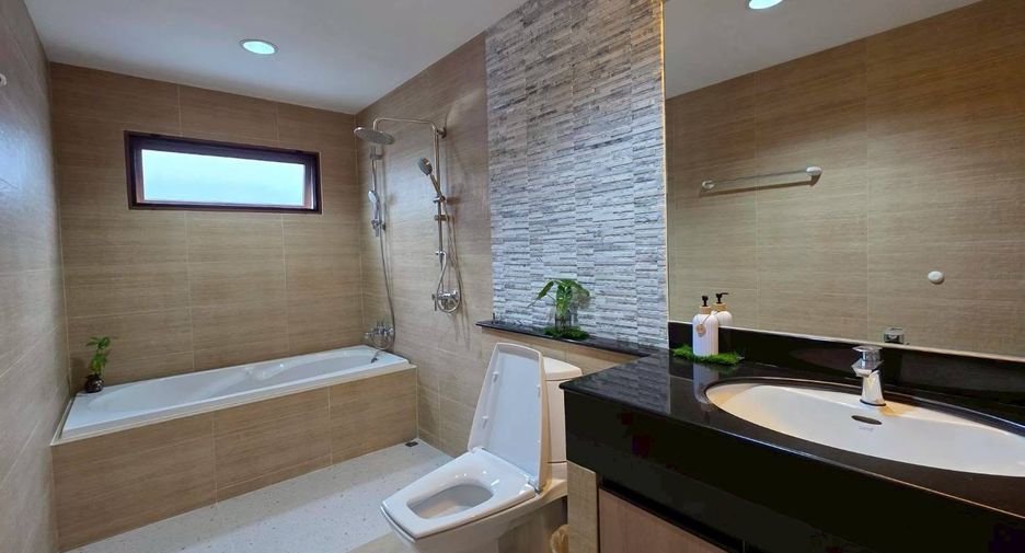 À louer 4 chambres villa à Huay Yai, Pattaya