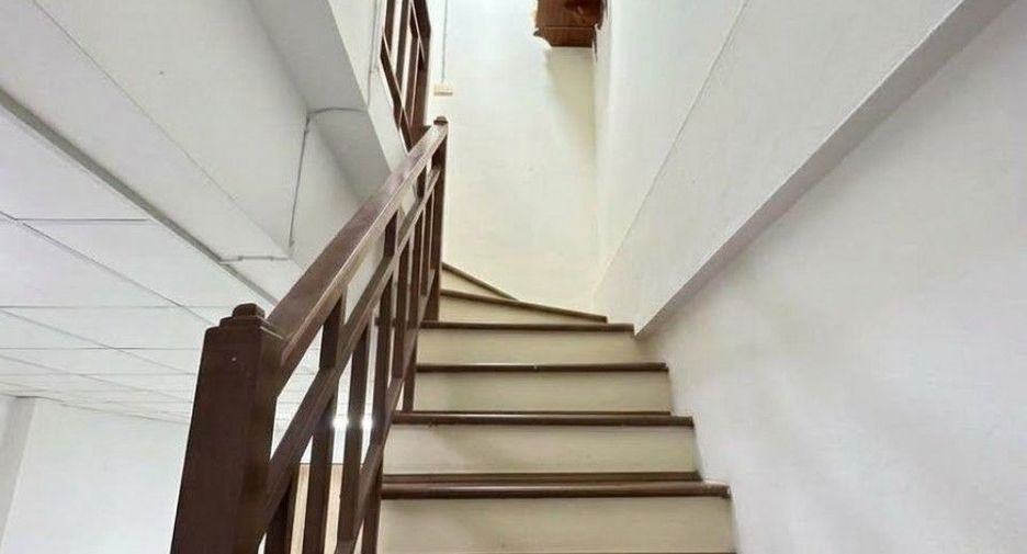 Продажа 2 спальни таунхаус в Лат Крабанг, Бангкок