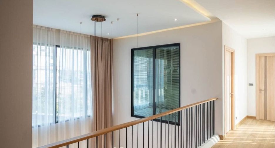 For rent 4 bedrooms villa in Bang Lamung, Chonburi