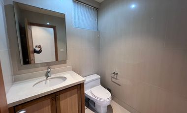 For sale 2 bedrooms condo in Khlong Toei, Bangkok